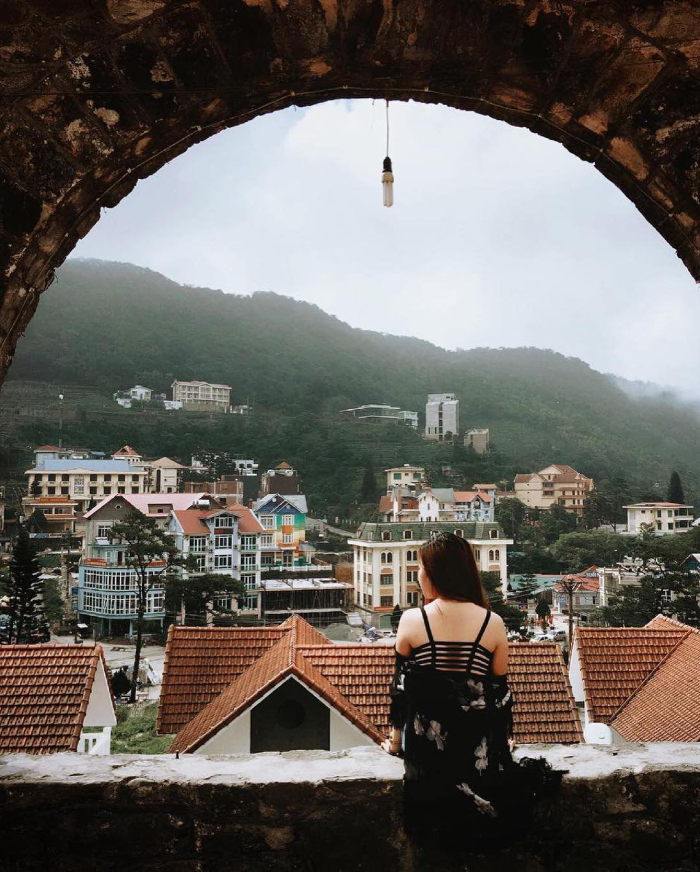 Những căn nhà đầy màu sắc nhìn từ Cổng Trời