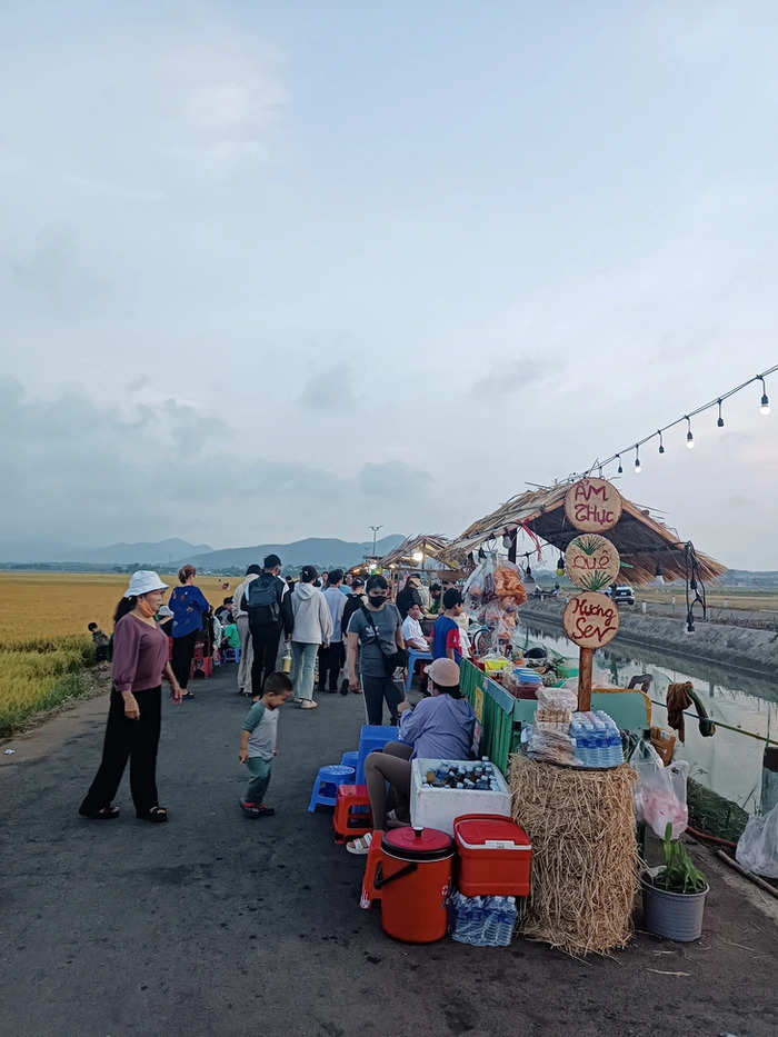 Khu ẩm thực gần cánh đồng lúa An Nhứt Vũng Tàu
