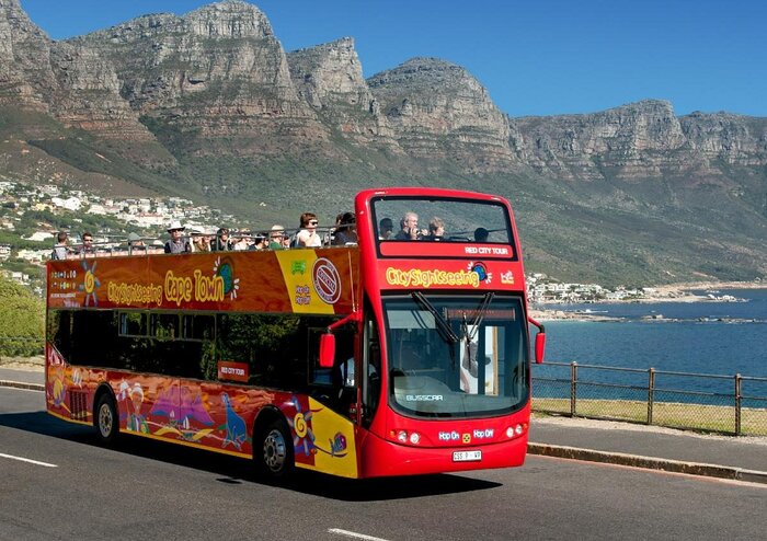 Xe bus hỗ trợ du khách di chuyển đến Cape of Good Hope Nam Phi