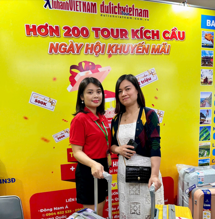 Bốc thăm trúng thưởng nhiều phần quà giá trị tại Hội chợ du lịch Hà Nội 2025