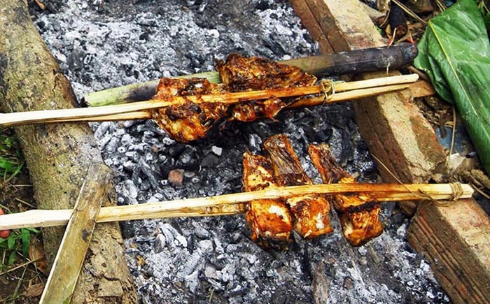 Giá của cá nướng Điện Biên Pa pỉnh tộp phụ thuộc vào loại cá, khối lượng cá