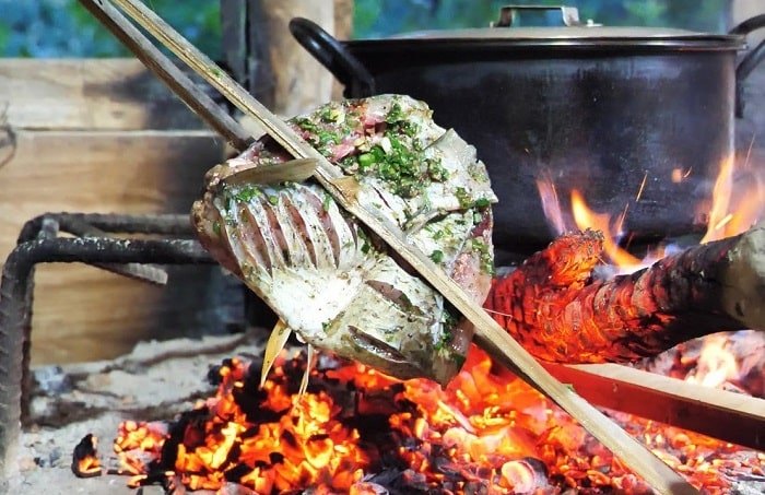 Cá nướng Pa pỉnh tộp Điện Biên còn được nhiều du khách lựa chọn làm quà mang về.