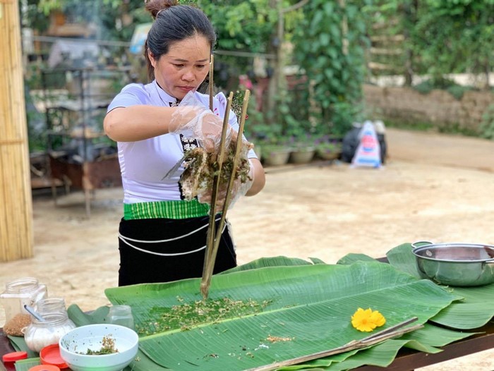 Đặc sản Pa pỉnh tộp là cách nướng cá truyền thống của người Thái ở Tây Bắc