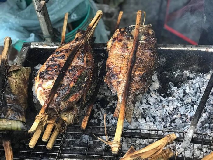 Khi du lịch, du khách có thể đặt ăn món Pa pỉnh tộp ngay trong nhà sàn của người dân bản địa.