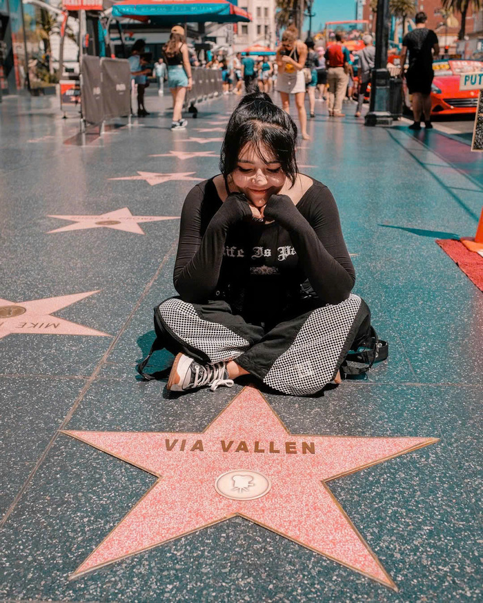 Đại lộ Danh Vọng Mỹ là thu hút nhiều du khách ghé thăm chụp ảnh