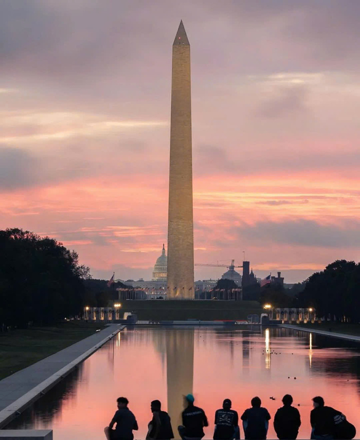 Ngắm hoàng hôn ở đài tưởng niệm Washington Mỹ 