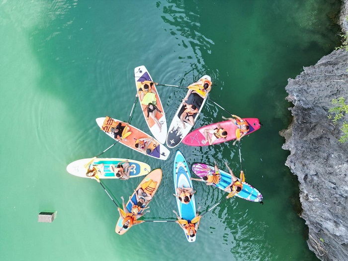 Tham gia các hoạt động dưới nước khi tới đảo Rều Quảng Ninh