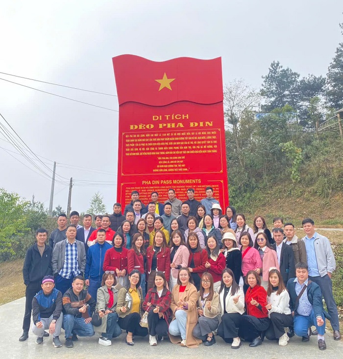 Đèo Pha Đin Điện Biên và tấm bia di tích