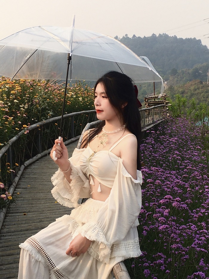 Khu du lịch đèo Pha Đin Điện Biên nằm trên đỉnh đèo được trang hoàng rực rỡ