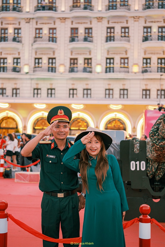 Không khí náo nhiệt tại bến Bạch Đằng – địa điểm check in 30/4 ở TP Hồ Chí Minh