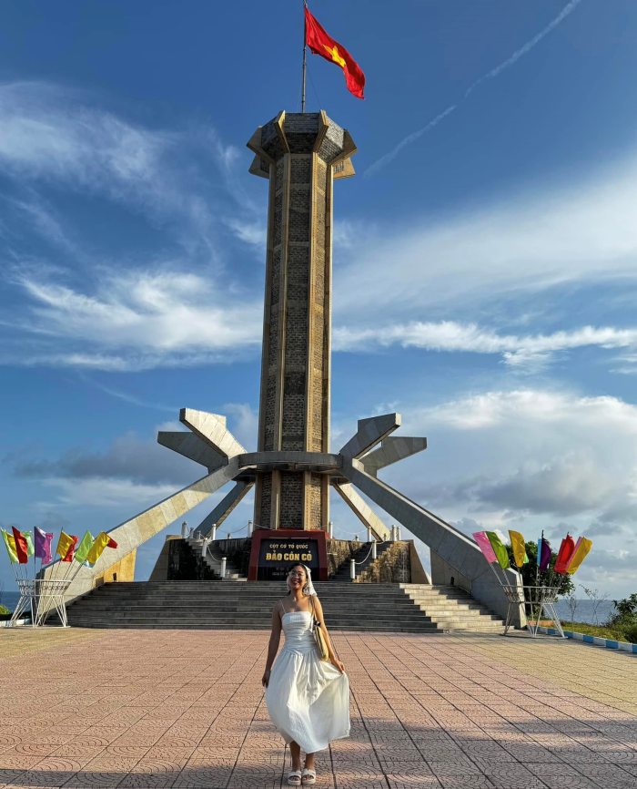 Du lịch đảo Cồn Cỏ Quảng Trị cột cờ Du lịch đảo Cồn Cỏ Quảng Trị cột cờ