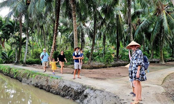 Du lịch Giồng Trôm Bến Tre là trải nghiệm thú vị được nhiều du khách săn đón khám phá