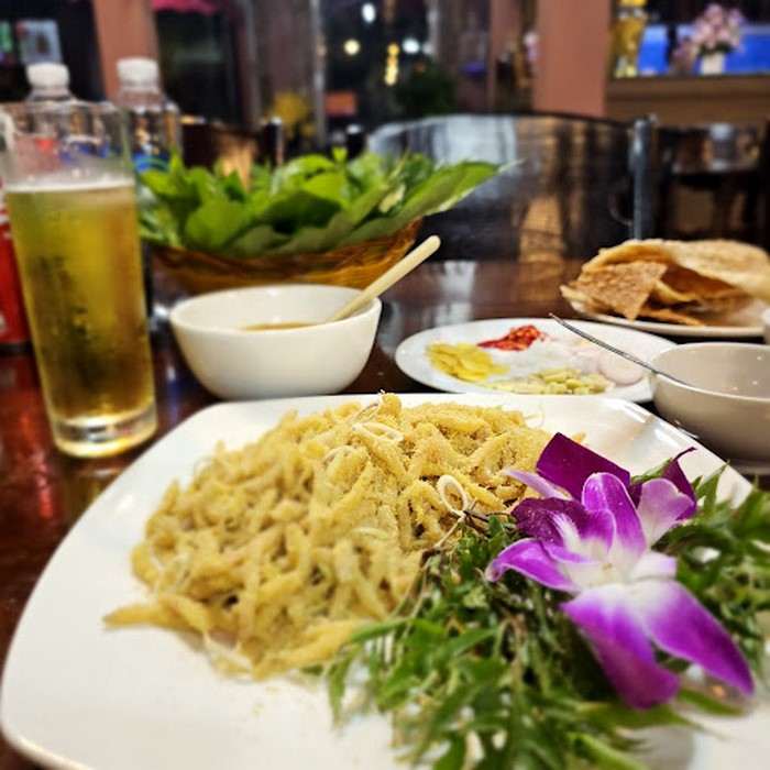 Nhà hàng Chí Lâm là địa chỉ ẩm thực tin tưởng khi thưởng thức đặc sản gỏi nhệch.