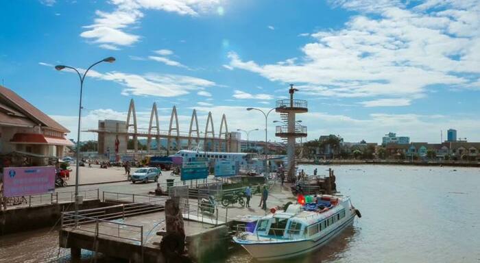 Phương tiện di chuyển đến ngọn hải đăng Nam Du