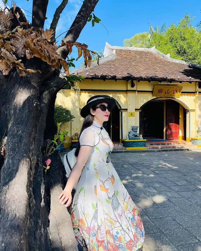 Kinh nghiệm du lịch Côn Đảo tháng 4 - Viếng đền thờ bà Phi Yến