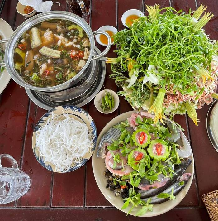 Quán lẩu mắm 8 Biểu là địa chỉ thưởng thức lẩu mắm U Minh nổi bật. 