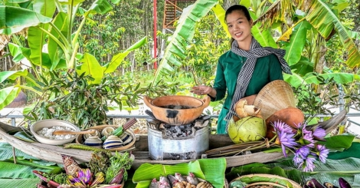 Lẩu mắm U Minh Cà Mau là đặc sản nổi tiếng của miền Tây Nam Bộ.