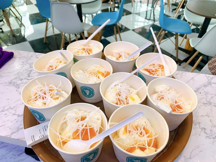 Sữa Chua Trân Châu Hạ Long là một trong những món ăn đặc sắc nổi tiếng ở Quảng Ninh.