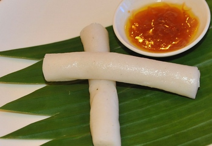 Bánh gật gù là một trong những đặc sản nổi tiếng của Quảng Ninh.