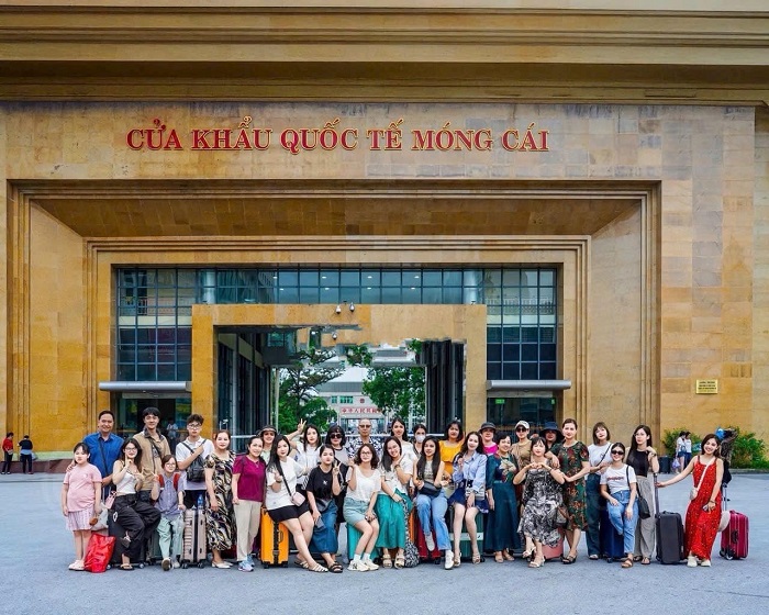 Cửa khẩu Móng Cái cũng là điểm đến nổi tiếng không kém Mũi Sa Vĩ Quảng Ninh
