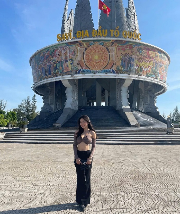 Công trình sừng sững ở quảng trường Mũi Sa Vĩ Quảng Ninh gây ấn tượng