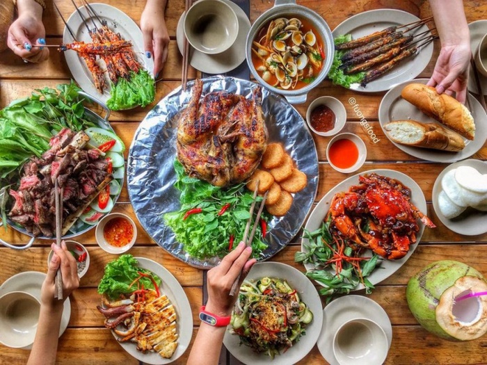 Nhà hàng Hoa Cương chế biến đặc sản lợn cắp nách Lai Châu rất độc đáo.