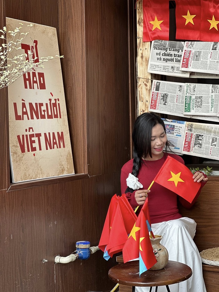 Điểm nhấn đặc biệt tại quán cà phê trang trí cờ đỏ sao vàng ở Hà Nội