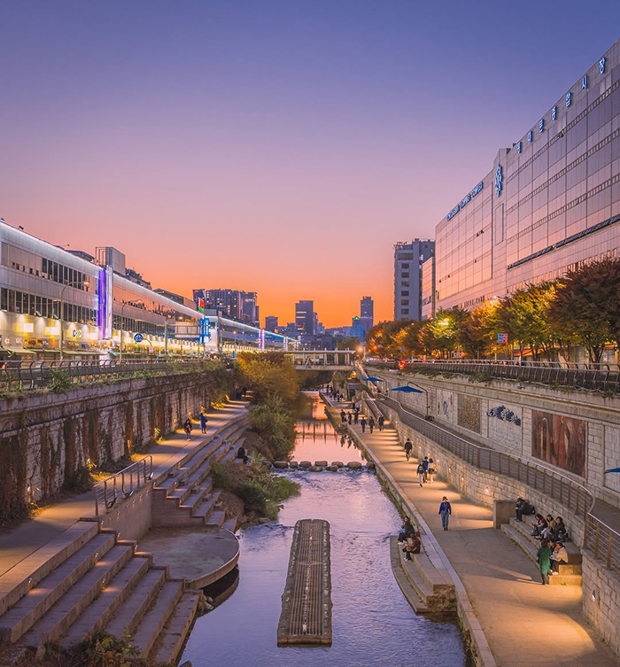 Các bức tranh gốm tường và nghệ thuật ngoài trời tại suối cheonggyecheon hàn quốc