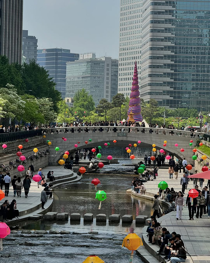 Các cây cầu nghệ thuật tại suối cheonggyecheon hàn quốc