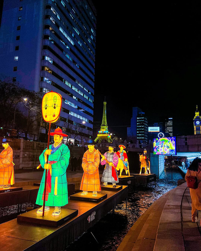 Cheonggyecheon Lantern Festival (Lễ hội đèn lồng)
