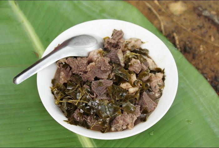 Để có món thịt trâu lá lồm Hoà Bình ngon thì khâu lựa chọn nguyên liệu phải luôn tinh tế.