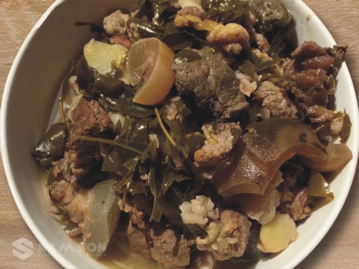 Thịt trâu lá lồm ở Hợp Thuỷ này được nấu theo phong cách truyền thống của người Mường Mai Châu.