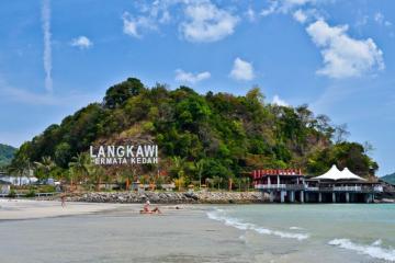 Cẩm nang du lịch Pantai Cenang Malaysia: Từ bãi cát trắng đến ẩm thực mê ly