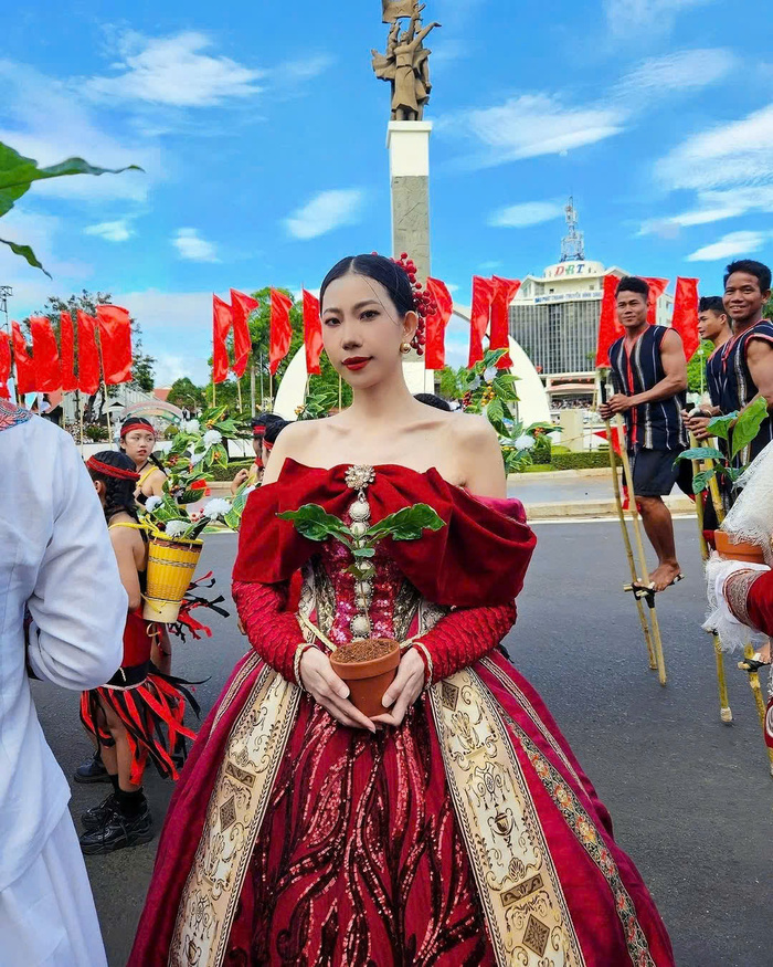 Tầm tháng 11 đến tháng 4 là thời điểm lý tưởng để ghé thăm tượng đài chiến thắng Buôn Ma Thuột 