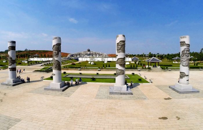 Tượng đài Mẹ Thứ Tam Kỳ 