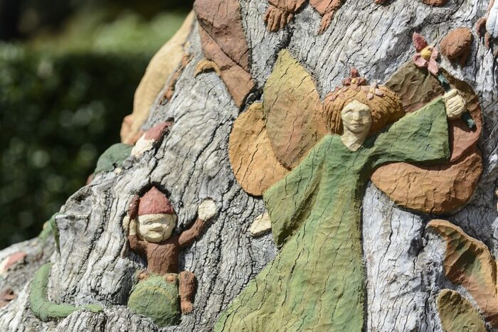 Ngắm những hình ảnh đáng yêu được vẽ trên cây Tiên Nữ ở vườn thực vật Fitzroy Úc 