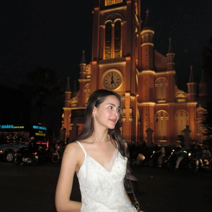 Nữ minh tinh Yaya Urassaya rạng rỡ 