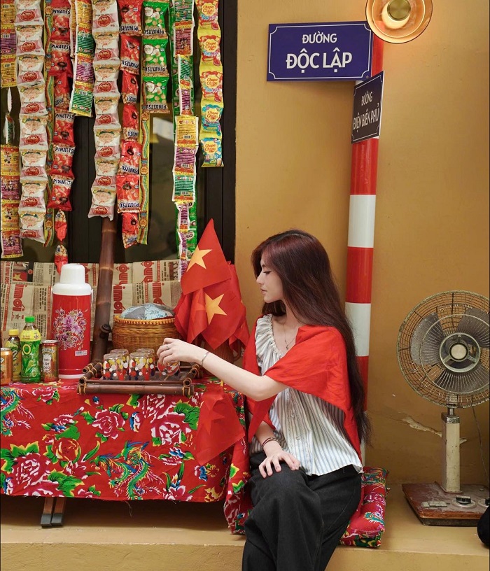 Như trở về tuổi thơ tại quán cà phê trang trí 30 tháng 4 ở Hà Nội