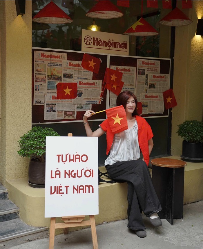 Nhiều góc chụp cực đẹp tại quán cà phê trang trí 30 tháng 4 ở Hà Nội