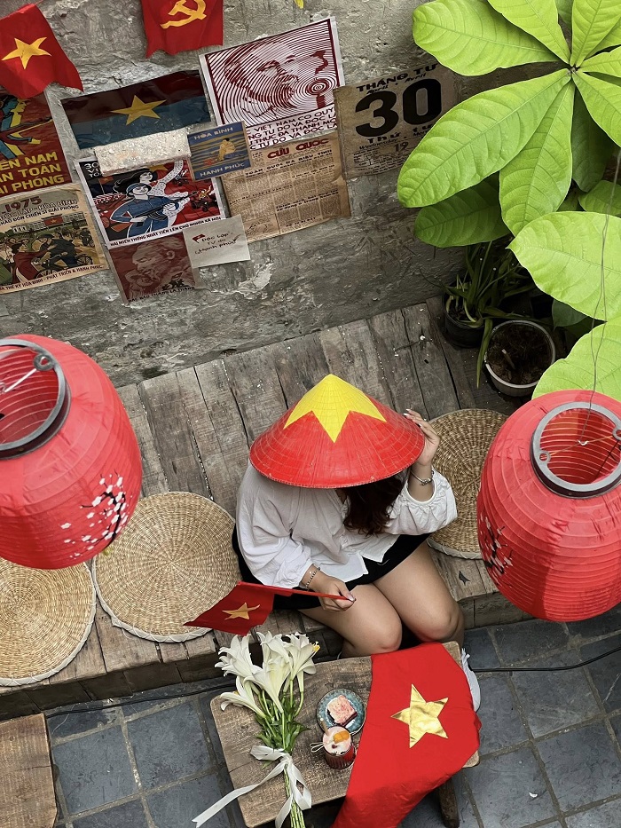 Lên đồ tới quán cà phê trang trí 30 tháng 4 ở Hà Nội thôi nào