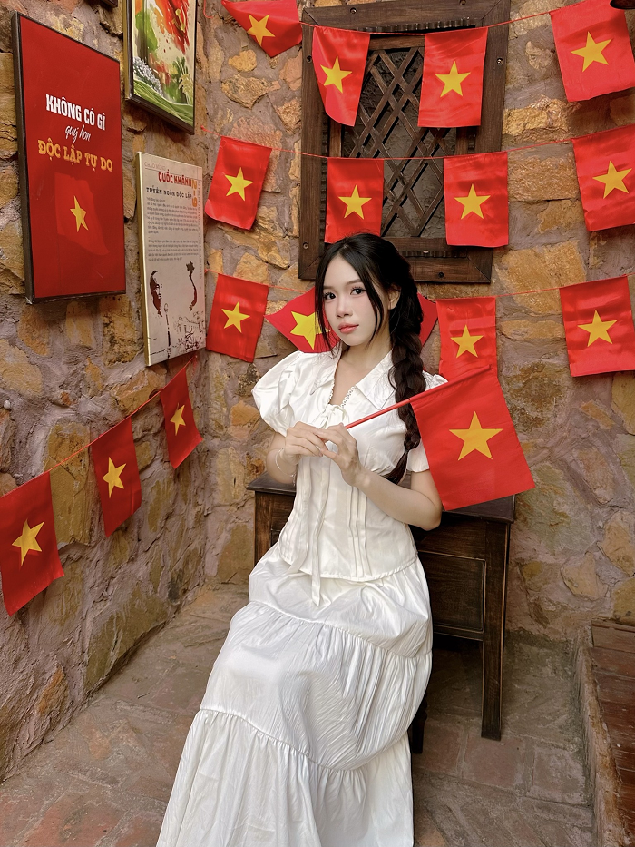 Quán cà phê trang trí 30 tháng 4 ở Sài Gòn rực rỡ