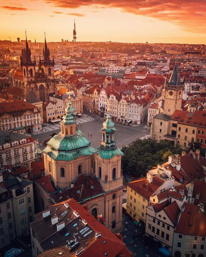 Khám phá các địa điểm du lịch Praha Séc nổi tiếng - Quảng trường Staroměstské náměstí