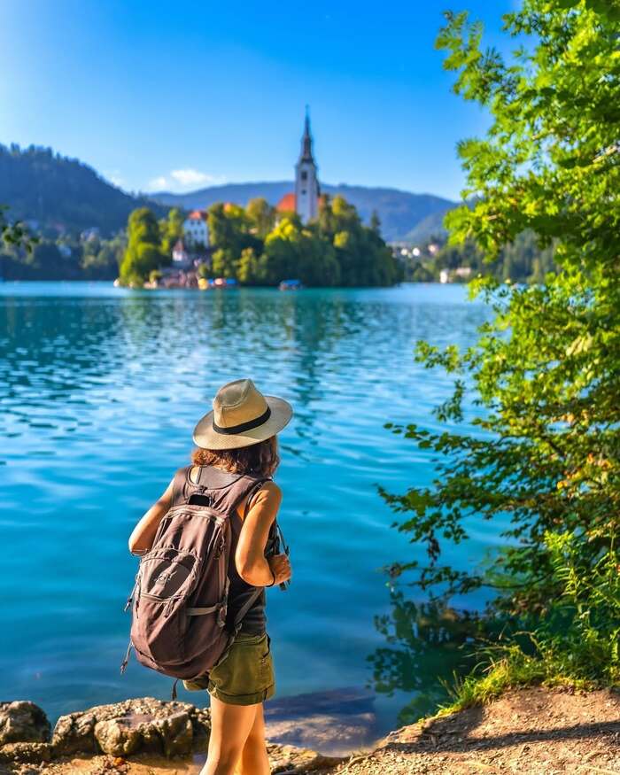 Đi dạo dọc bờ hồ Bled Slovenia