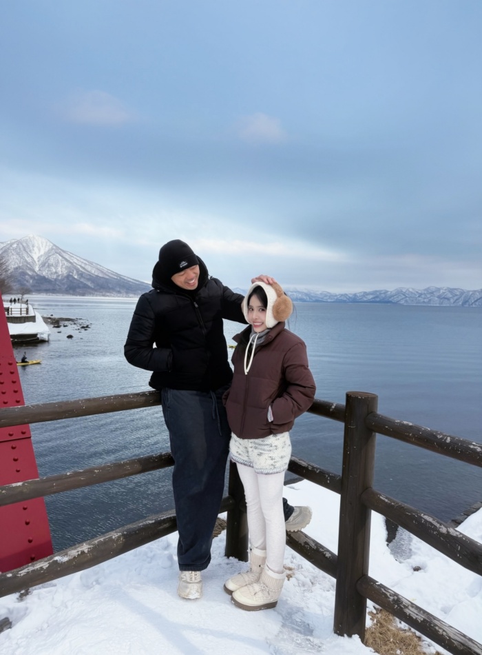 Bộ trang phục vừa đủ ấm để di chuyển ngoài trời.