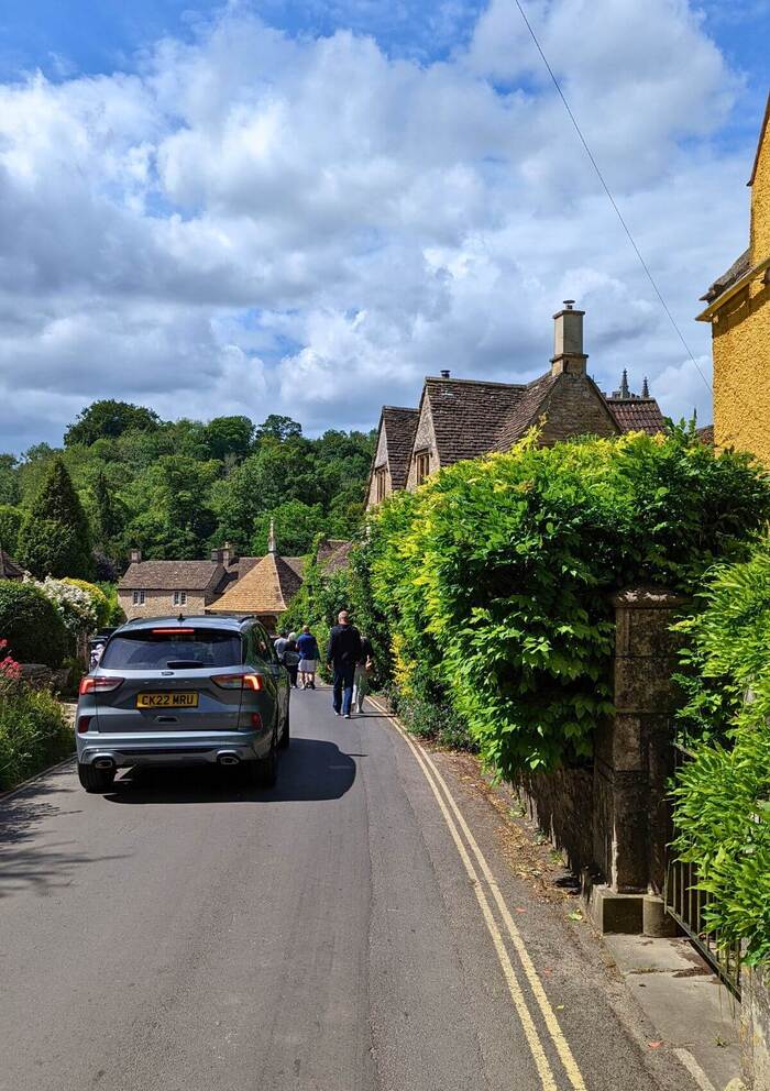 Phương tiện di chuyển đến làng Cotswolds Anh là xe tự lái