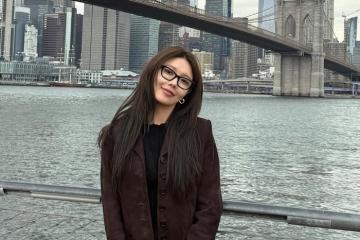 Sooyoung (SNSD) vẫn nổi bật khi dạo chơi giữa nước Mỹ dù diện phong cách thời trang đơn giản