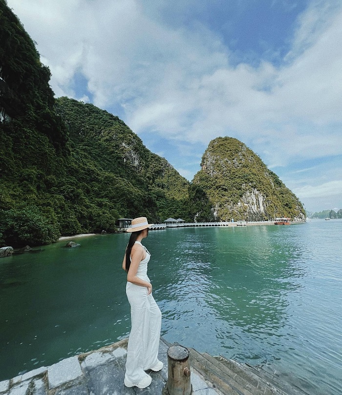 Vịnh Lan Hạ đẹp trong tranh tại điểm du lịch bằng tàu hỏa nổi tiếng Hải Phòng