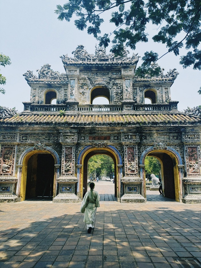 Vẻ đẹp cổ kính của Huế chinh phục mọi du khách tại điểm du lịch bằng tàu hỏa nổi tiếng 