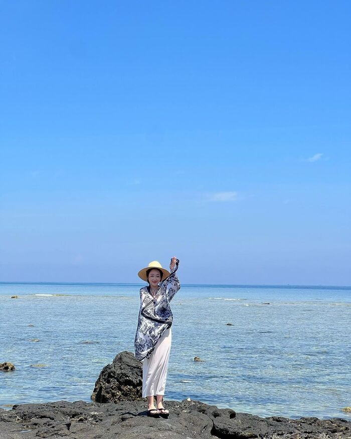 khung cảnh thiên nhiên thơ mộng bao bọc cổng Tò Vò Lý Sơn