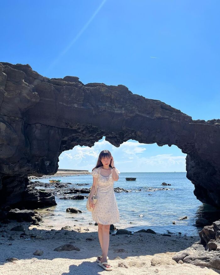 bức tranh thiên nhiên thơ mộng tại cổng Tò Vò Lý Sơn 